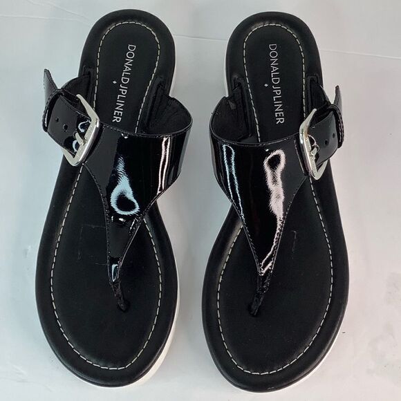 Donald J. Pliner Black Patent Leather Thong Buckle Slip On Sandals Sz 7.5M - Picture 2 of 9